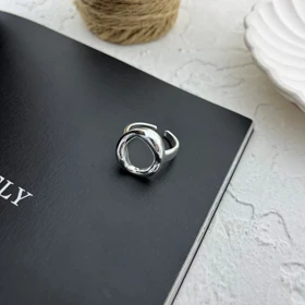 انگشتر زنانه مینیمال با طرح دایره‌ای و روکش نقره