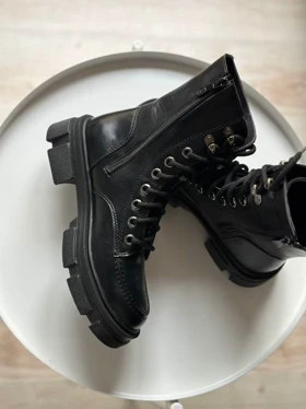نیم بوت زنانه استرادیواریوس مدل Stradivarius-Flat-Ankle-Boots-BT10