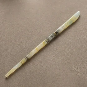 کانزاشی مو زنانه رزینی شفاف طرح ابر و باد سبز‑شیری مدل میست