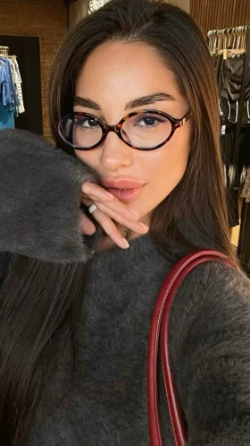 عینک طرح برند کاغذی