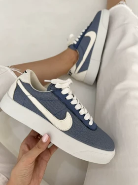 ونس نایک روژکا 305