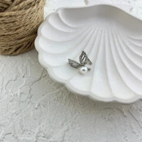 گوشواره ایر کاف زنانه طرح برگ و مروارید