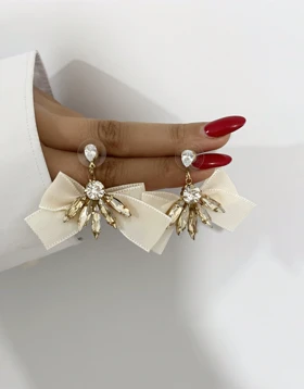 گوشواره پاپیونی سفید زنانه 881