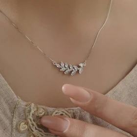 گردنبند نقره زنانه مدل گلبرگ