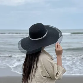 کلاه ساحلی نگین‌دار
