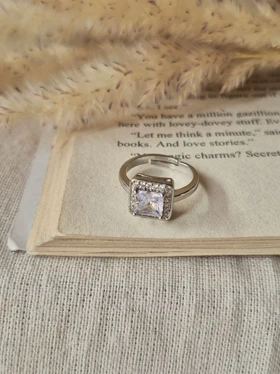 انگشتر جواهری فری سایز مربعی