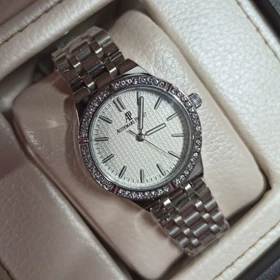 ساعت مچی زنانه طرح AP موتور ژاپن صفحه سفید کیفیت A+++