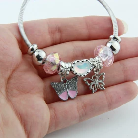 دستبند پاندورا مدل پروانه نگین‌دار