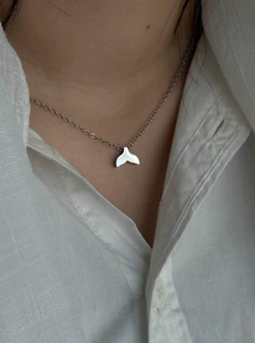 گردنبند دم وال