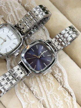 ساعت نایدو زنانه صفحه مربع منشوری