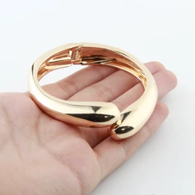 دستبند زنانه طرح بنگل مدل دولاینی (طلایی)