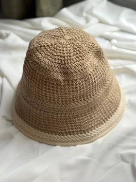 کلاه باکت بافت مارپیچ لبه رنگی (نسکافه ای)