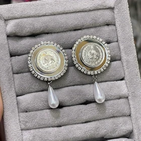 گوشواره سکه ای با اویز مروارید اشکی