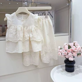 تاپ چین‌دار و شلوار دانتل