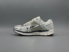 کتانی نایکی وومرو5 طوسی سرمه ای کروم/Nike vomero5
