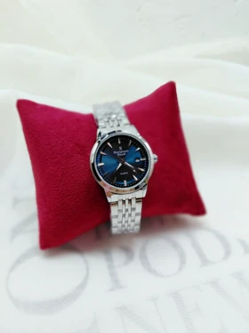 ساعت کلاسیک زنانه رومانسون رویال صفحه آبی نفتی رنگ بدنه سفید