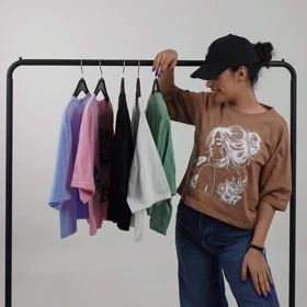 کراپ دختر پروانه ای