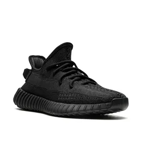 کتانی آدیداس یزی بوست 350 وی2 مشکی تمام شبنما Adidas yeezy boost 350 v2 black “black light”