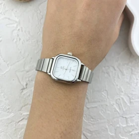 ساعت مچی زنانه شیک طرح فلورا، ظرافت در دستان شما