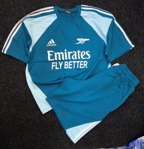 کیت باشگاهی تیشرتشلوارک لباس دوم آرسنال(توپچی ها )پارچه پنبه دو نخ لاکرا دار کیفیت استثنایی