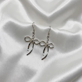 گوشواره استیل طرح «پاپیون مینیمال» | مدل آویز با آبکاری سیلور درخشان