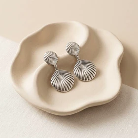 گوشواره آویز ورشو طرح صدف