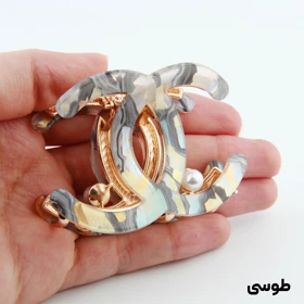 کلیپس دخترانه فلزی مدل چنل آبرنگی (طوسی)