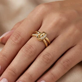 انگشتر زنانه ژوپینگ طرح گره طلایی با نگین ظریف