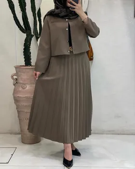 کت و دامن پلیسه
