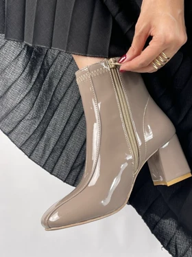 پاشنه دماغه دار 1592