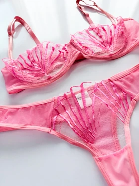 ست شورت و سوتین فنر دار تور و دانتل طرح برگ صورتی