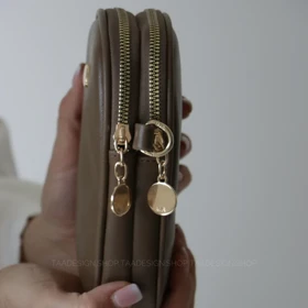 کیف زنانه دوشی - پاسپورتی مدل میرنا