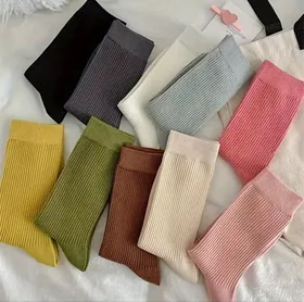 جوراب زنانه ساق‌دار کبریتی ساده
