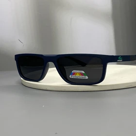 عینک آفتابی لاگوست با فریم کائوچو و لنز پلی‌کربنات پلاریزه UV400 Lacoste Sport