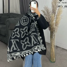 شال LV
