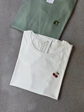 تیشرت زنانه گلدوزی آیسو آبنبات