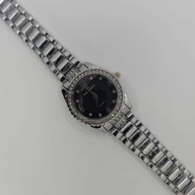 ساعت مچی زنانه مجلسی ریلانس Riluns نگین‌دار با موتور کوارتز (بند نقره ای صفحه مشکی 1)