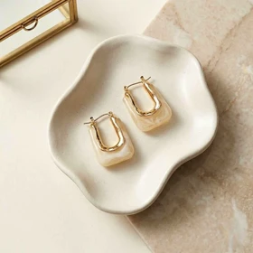 گوشواره مدل مستطیلی رزین شیری