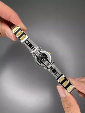 ساعت مچی ورساچه دورحکاکی بند سیلورطلایی صفحه آبی Versace