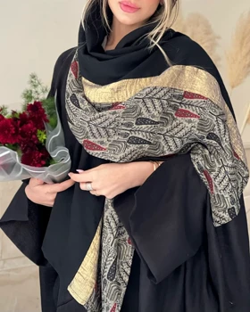 شال حاشیه طرح‌دار