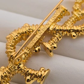 گل سینه های کپی ایو سن لورن