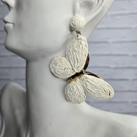 گوشواره طرح پروانه حصیری سفید زنانه