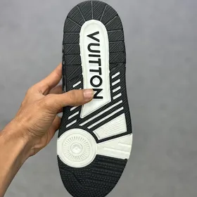 کتانی لیویتون سفید مشکی Louis Vuitton LV Trainer