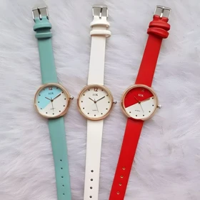 ساعت مچی چرمی سفید و قرمز