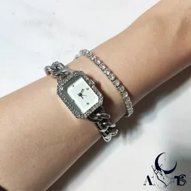 ساعت کارتیر صفحه مستطیل نگین‌دار نقره‌ای