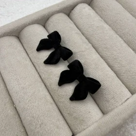 گوشواره مخمل مشکی پاپیون