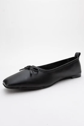 کالج زنانه luvishoes luvishoes