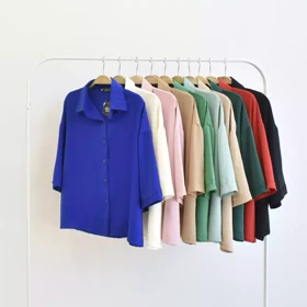 شومیز یقه‌دار زنانه با آستین کوتاه – استایل آزاد و راحت