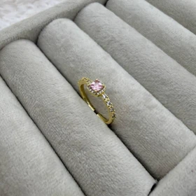 انگشتر با نگین صورتی