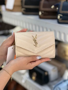 کیف پاسپورتی دخترانه ysl مدل ریحانا (کرم استخونی)